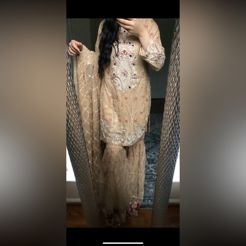 Gharara kameez in size medium - Picture 2 of 2